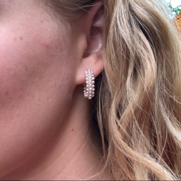 🐚White Pavè Huggie Hoops - Picture 5 of 5